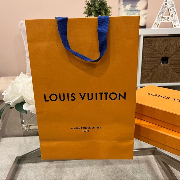 Louis Vuitton Magnetic Gift Boxes Set - Picture 10 of 13